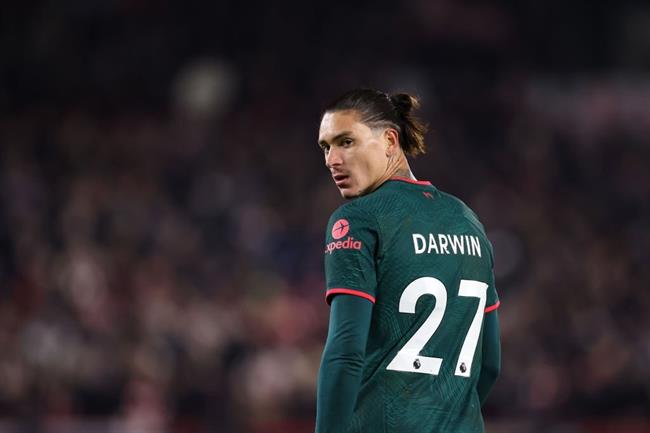 Owen: Nunez chơi bóng như thể chưa được ai huấn luyện